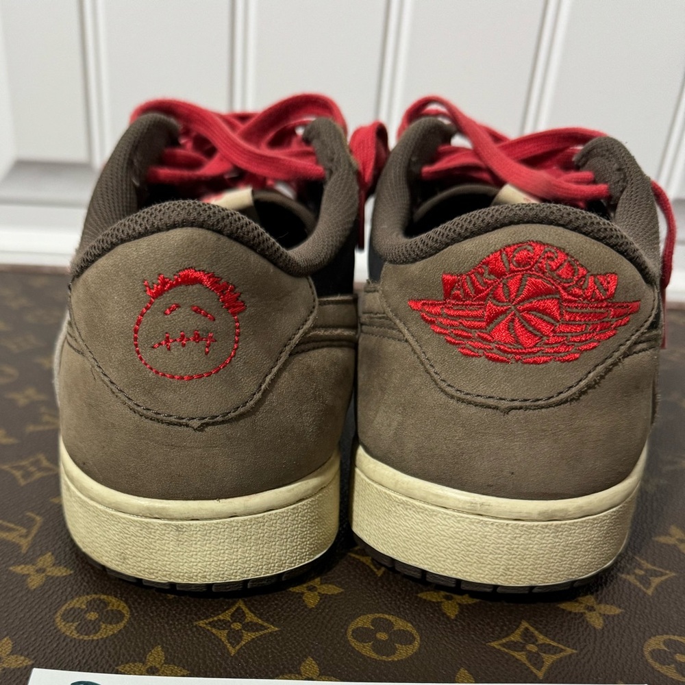 Travis Scott/Cactus Jack x Nike Jordan 1 Retro Low in Mocha with COA - Picture 7 of 16
